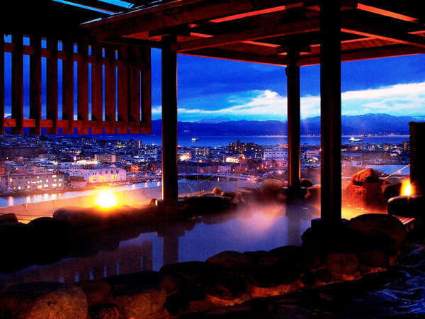 ラビスタ函館ベイ：【露天風呂】最上階の露天風呂からは最高の眺望をお約束します。