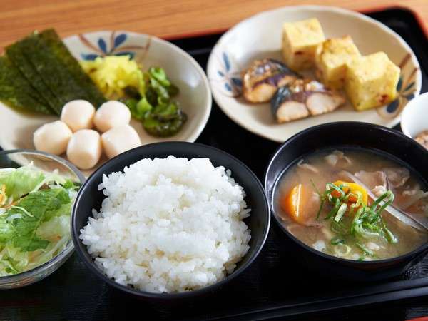 朝食無料