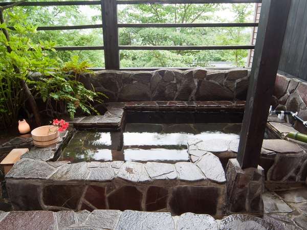 御宿　八遇來【客室露天風呂】湯布院の街並みを見下ろす絶景の露天風呂