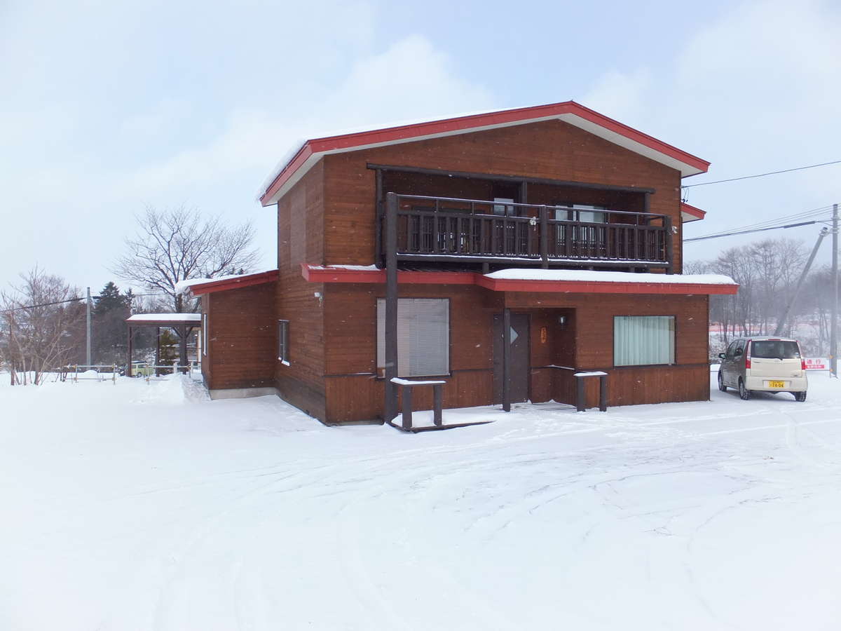 ｐｒ記事 北海道旭川市 天下の 旭山動物園の正門前に建つ ログハウスくるみ 最大9名まで宿泊可能な 一軒家 を1人で借りきっても6 000円 遊都総研ｐｒ