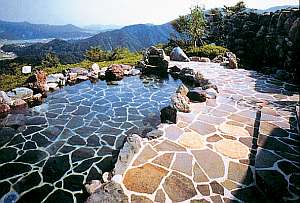 ホテルジェイズ日南リゾート：天空の露天風呂　北郷の高台から山並みを見渡せる良質温泉の露天風呂