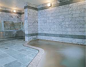 リゾートホテル栂池：24時間入浴できる天然温泉の大浴場