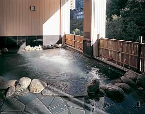 定山渓ホテル：露天風呂の他効能豊かな源泉を堪能できる大浴場も完備