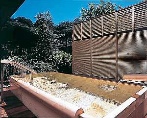 ホテル河鹿荘：二階大浴場　露天風呂「うたたねの湯」
