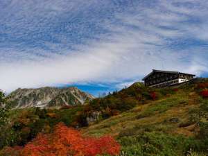 立山高原ホテル：紅葉の立山とホテル