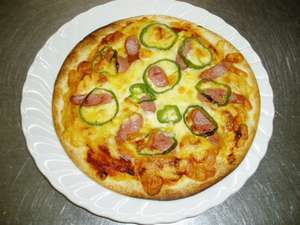 １泊２食付でご宿泊のお客様には、お夜食（ピザ）のサービスがございます。