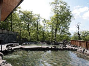 八幡平グリーンホテル：*露天風呂一例／自然と一体化するような、解放感たっぷりのロケーション！