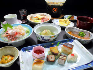 ホテル礼文：北海道の旬の恵みを活かし心を込めて作った懐石料理。礼文ならではの新鮮な海の幸をお召し上がり下さい。