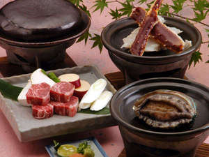 熱海温泉　さくらや旅館：【夕食】選べる焼物（アワビ、カニ、和牛）
