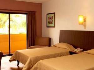 �O�A���v���U�z�e���iGUAM PLAZA HOTEL�j�F�Q�X�g���[���̓V���v���Ȃ�����@�\�I�B