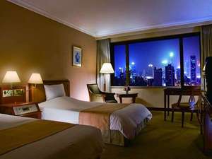 �ԉ��ѓX�^�I�[�N���K�[�f���z�e����C�iOkura Garden Hotel Shanghai�j�F �q���^�X�^���_�[�h�c�C���i�V�e�B�[�r���[�j  