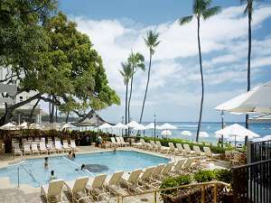 ���A�i�T�[�t���C�_�[�@�E�F�X�e�B�����]�[�g�A���h�X�p�iMoana Surfrider, A Westin Resort & Spa�j�F����Ɛ��C�ɖʂ���v�[��