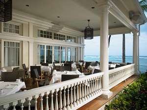 ���A�i�T�[�t���C�_�[�@�E�F�X�e�B�����]�[�g�A���h�X�p�iMoana Surfrider, A Westin Resort & Spa�j�F�u�U�E�x�����_�v�̉c�Ǝ��Ԃ�6�`15��