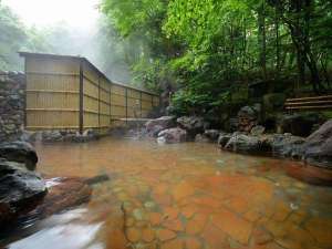 八幡平ロイヤルホテル：八幡平の四季を感じられる露天風呂♪　松川国有林に源泉を持つ単純硫黄温泉です