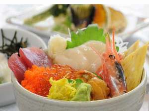青森国際ホテル：青森近海の新鮮な魚介類を使用した海鮮丼
