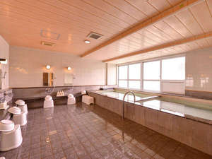 沖縄ホテル：*大浴場/沖縄では珍しい大浴場で、ゆったりのんびりと旅の疲れを癒しましょう。