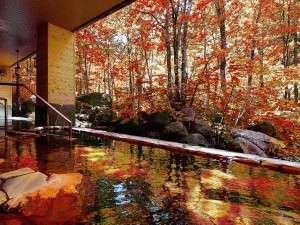 層雲峡温泉　朝陽リゾートホテル：【大自然の湯「川の囁き」】紅葉を見ながらの露天は格別！
