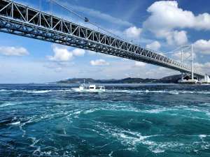 徳島東急ＲＥＩホテル：鳴門海峡の壮大なうず潮と鳴門大橋。徳島駅からバスで約１時間14分。