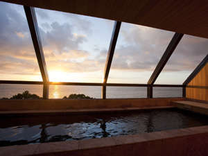 海のホテル　島花：最上階(６Ｆスパフロア)にある展望浴室「霑(てん)」では洲本温泉がお楽しみ頂けます