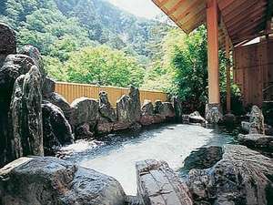 伊東園ホテル 老神山楽荘：渓谷を眺める露天風呂