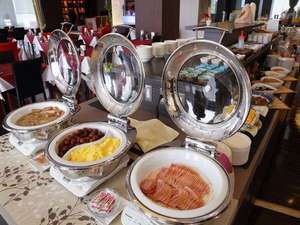 グランパークホテル　エクセル福島恵比寿：ベーコン、ウインナー、スクランブルと朝食御三家せいぞろい♪