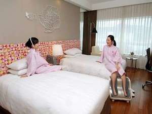 �x�X�g�E�G�X�^���v���~�A�z�e�����s�iBest Western Premier Hotel Kukdo�j�F�L�X�Ƃ�����Ԃł��F�B�Ƃ̉��K�Ȃ����s�����������������^���f�B�[�X�t���A�i��j