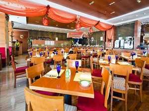 �C�r�X�A���o�T�_�[�����iIbis Ambassador Myeongdong�j�F19�K�̌i�F���ō��ȃu�b�t�F�X�^�C�����X�g���hLaTable�h