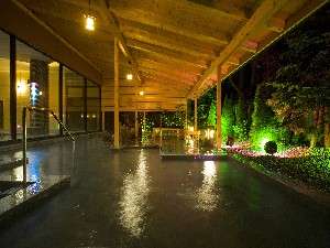 湯の川観光ホテル祥苑：2007年４月下旬にリニューアルオープンした「清涼の湯」の露天風呂です