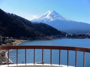 ニューセンチュリー ホテル：当館客室テラスから撮影した［ 富士山・河口湖 ］