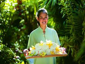 �U�@�J�n���@�z�e���A���h���]�[�g�iThe Kahala Hotel & Resort�j�F�u�U�E�J�n���E�X�p�v�����Ƃ肷��悤�ȃX�p���[���܂ŃX�p�Z���s�X�g�����ē��������܂�