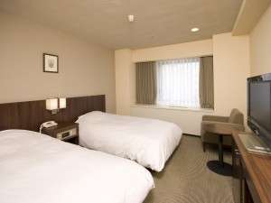 ホテルサンルートニュー札幌：一番人気のツインルームは窓から観覧車が見える部屋もあり。（写真は２２㎡のタイプ）