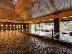 美人の湯と高台からの眺めでおもてなし　ホテル別府パストラル：*大浴場/泉質は“美人湯”と称される炭酸水素塩泉。肌にスーッと馴染むやわらかな天然温泉です。