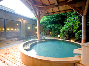 湯本富士屋ホテル：檜造りの女性用露天風呂
