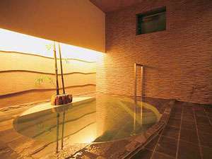�������� ���h�@�����̂�F����y�����z�X���ɂ����̋��܂ł������̈��ŁA�ꌩ����ƕʂ̌��̂悤�Ɍ����錻�ہB