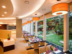 �\�E�����C�����z�e���ᖾ����iSeoul Royal Hotel�j�F1F Cafe & Dining �uVert jardin�v
