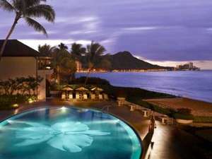 �n���N���j�iHalekulani�j�F�p���[�X�|�b�g�u�J���F�w���F�w�v�̊C�ɐڂ���r�[�`�t�����g�z�e���B