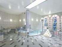 ウィスタリアンライフクラブ　ヴェルデの森：９種類の浴槽をご用意しているスパ施設（リバティ内）