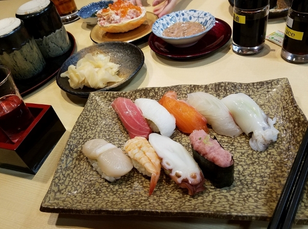 回転寿し本陣DINING