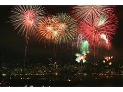 忘年・冬季 熱海海上花火大会の写真1