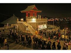 成田山名古屋別院大聖寺 除夜の鐘の写真1