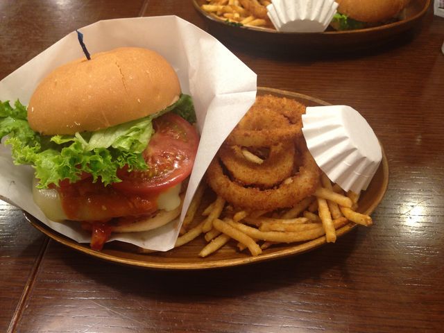 ハンバーガー_クアアイナ KUA `AINA なんばパークス店