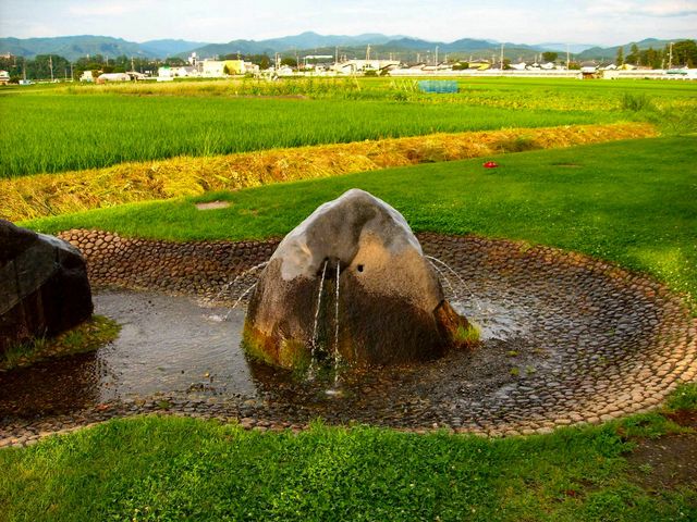 子供が遊ぶ丁度良い親水公園ですが,滑る事があるので,要注意。_さくラさく小径