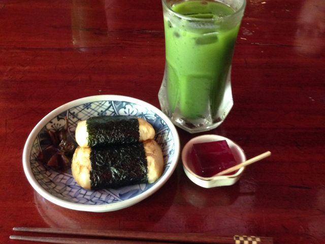 抹茶ドリンク〓400と力餅〓500_甘酒茶屋