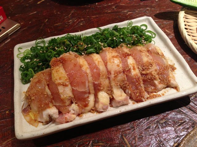 地鶏のたたき!身が厚くておいしーい!_塚田農場 宮崎本店 宮崎県日南市