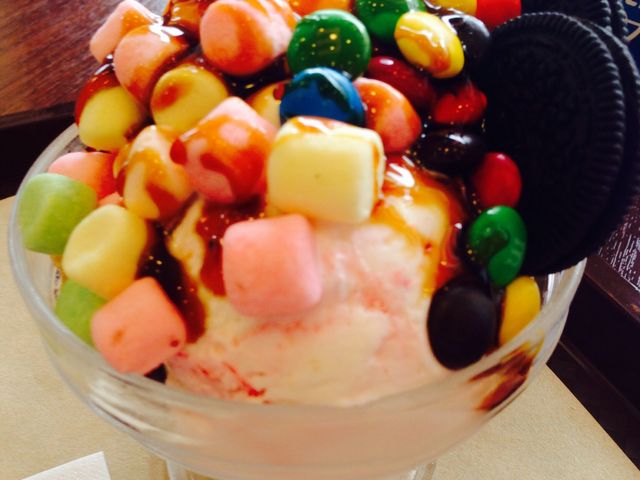 マシュマロ、M&M、オレオのトッピングでした。
アイスはストロベリーチーズケーキとマンゴー!_ブルーシール・ビッグディップ 北谷店