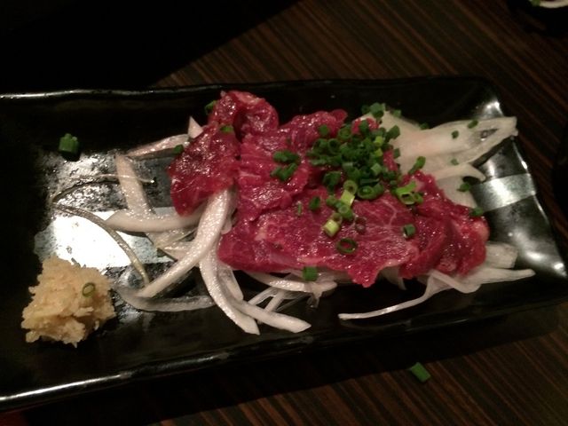 馬刺し_もつ鍋 田しゅう 福岡大名本店