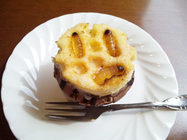 こちらはかなりリアル。中にもぎっしり…_小松屋