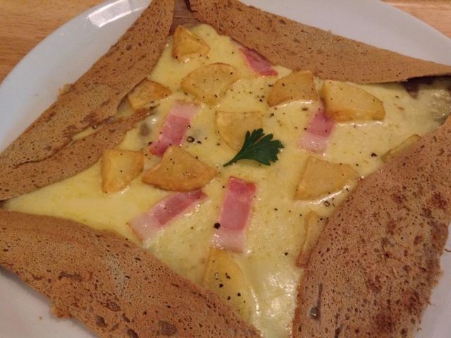 ジャガイモ&ベーコンがたくさん入って美味しいガレット!!_12.cafe トゥエルブドットカフェ 横浜