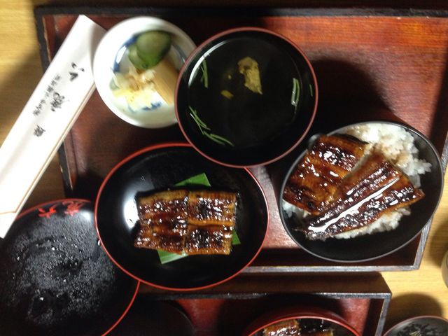 鰻定食 ふわふわで柔らかく、タレもかけ足す事ができとても美味しかったです。_うなぎ料理 鹿六
