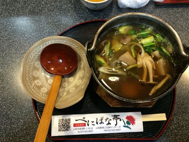 食べる前の写真ですが、メニューの写真の半分の量でした。_べにばな亭